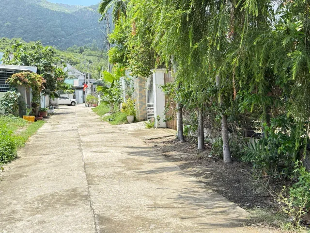 Bán lô đất mặt tiền La văn Cầu thuộc thôn Phước Lộc -Phước đồng KHU VỰC THỦ PHỦ CỦA CÁC TRƯỜNG ĐẠI HỌC ngang 10m
