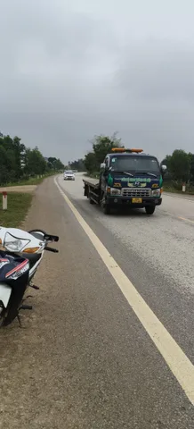 bám mặt đường quốc lộ 47b cách khu công nghiệp lam sơn sao vàng 200 mét.chợ 300 mét.và các tiện ích khách như sân bay ủy ban vài phút duy chuyển ạ .
dt 20x33 fun thổ tiện cho mở nhà xưởng hoặc làm khách sạn quá ok