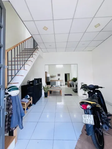 BÁN NHÀ HẺM THÔNG THOÁNG, GIÁP Q4, 3PN, DỌN VÀO Ở NGAY, CHỈ 6,X TY