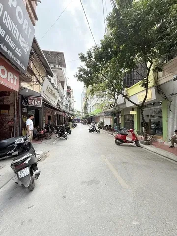 Bán gấp nhà đẹp 4 tầng mặt phố Hoàng Hoa Thám, 77m2, mặt tiền rộng 5m, vị trí đẹp, kinh doanh sầm uất, giá 31.8 tỷ