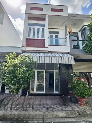 Bán nhà 2 tầng mặt tiền đường 12m – TĐC KĐT Hà Quang 2, Nam Nha Trang

👉 Vị trí đẹp, đường rộng 12m, khu dân cư văn minh – thích hợp ở lâu dài hoặc đầu tư