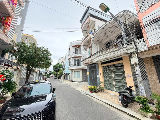 Nhà Gần Biển, Mặt Đường Nhựa 12m Phan Vinh, Phường Nha Trang 
  
• Cách biển chỉ 500m đối lưng bách hóa xanh , sát bên chợ Bình Tân
