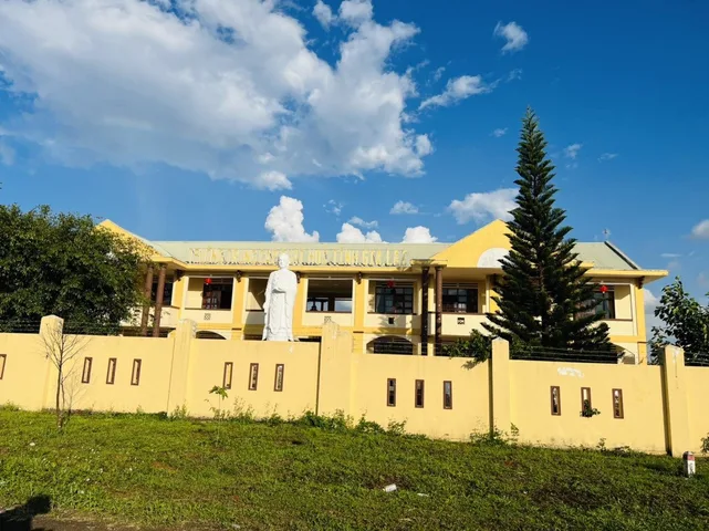 Đất hẻm Trần Nhật Duật- đối diện trường Phật học