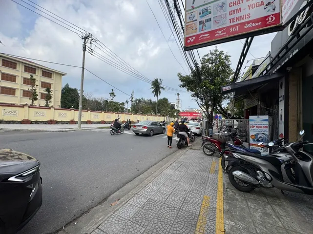 Bán nhà 3 Tầng, Đường Núi Thành, Hải Châu, DT đất 158m2