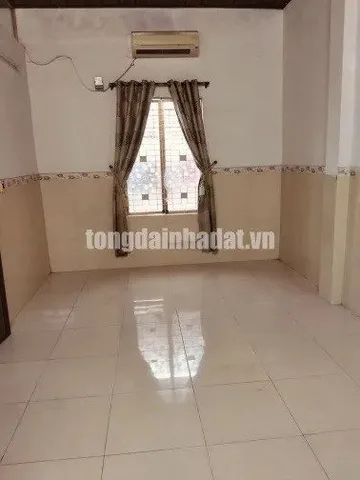 Hiện nhà có dư một phòng, diện tích 25m2. Có điều hoà, Có WC riêng. Giờ giấc thoải mái. Muốn cho bạn nào ở một mình thuê.