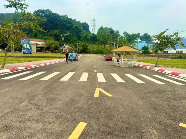 CHỈ HƠN 4 TỶ SỞ HỮU NGAY LÔ ĐẤT 301M2 NGAY CẠNH TRƯỜNG PHÒNG CHÁY CHỮA CHÁY VÀ TRƯỜNG SÁT HẠCH LÁI XE.HÒA SƠN LƯƠNG SƠN HÒA BÌNH