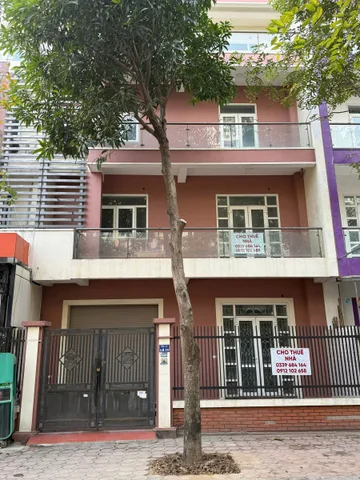 Cần cho thuê nhà nguyên căn, diện tích 5 tầng x 90m, nằm trong khu đô thị Gleaxia - Hoàng Mai- Hà Nội, nhà nằm trên mảnh đất phân lô, có thể làm văn phòng, nhà hàng, khách sạn, văn phòng công ty, để ở...