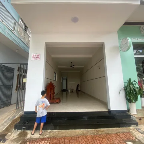 Mặt tiền đẹp thuận lợi kinh doanh văn phòng
