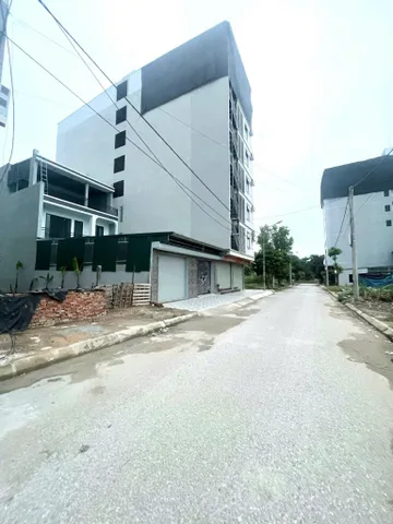 TIẾC NHƯNG PHẢI BÁN MẢNH ĐẤT ĐẸP CHƯƠNG MỸ

Do cần tiền gấp nên bán nhanh mảnh đất 80m².
Mặt tiền rộng, đường trục chính xã, khu dân trí cao.
	•	2–3 phút ra chợ, trường học
	•	15 phút tới Bến xe Yên Nghĩa

📕 Sổ đỏ Hà Nội, chính chủ.