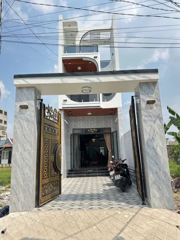 Bán nhà ngay chợ Mỹ Hạnh Nam, 3 phòng ngủ, SHR hoàn công