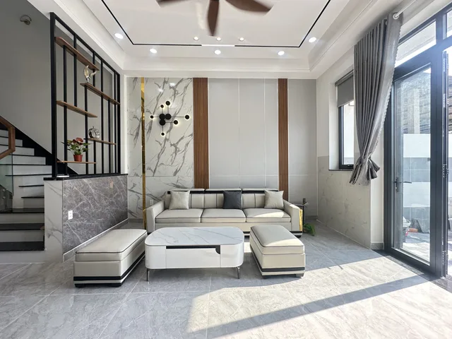 Bán nhà 1 trệt 2 lầu siêu đẹp, DT 5x35m gần ngã 3 Mỹ Hạnh có 4PN