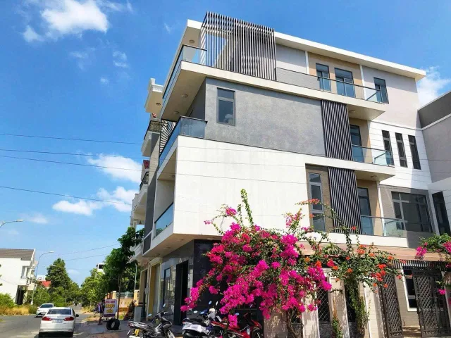 Biệt thự 180m2 góc khu Hưng Phú gần Siêu Thị Go, Cần Thơ giá 17 tỷ (thương lượng)