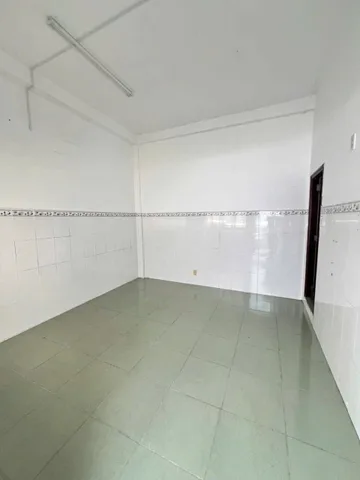 Cho thuê mặt tiền lý tự trọng ngang hơn 7m gần công viên lưu hữu phước