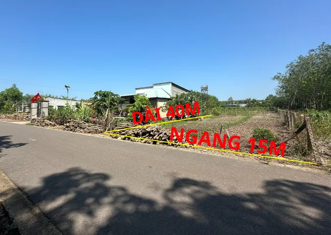 600m2 đất có thổ cư tại Bình Dương gần chợ, Ngang 15m Dài 40m thuận tiện kinh doanh, ở xây dựng tự do. BÁN NGỘP GIÁ LỖ 780 TRIỆU. A/C quan tâm thiện chí tìm mua gọi 0903263878 xem sổ đất.