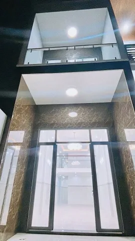 BÁN NHÀ MỚI MẶT TIỀN GIÁ HẺM – 100M2 NỞ HẬU –3 TẦNG - 4PN – SÂN XE HƠI NHỈNH 7