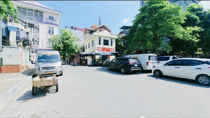Bán nhà 70m² có sẵn 68m² thổ cư ngang 4,2m giá 15.6 tỷ tại Đường Yên Hòa Phường Yên Hòa