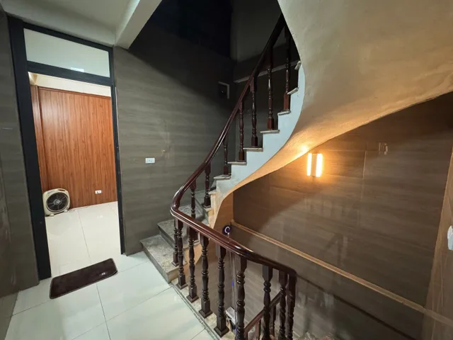 Bán nhà Ngõ Hòa Bình 2, dt 35m² full thổ cư ngang 3.3m giá 15.9 tỷ tại Đường Hòa Bình 2 Phường Bạch Mai (MUA/BÁN BĐS nhắn tin Zalo 0862299066)