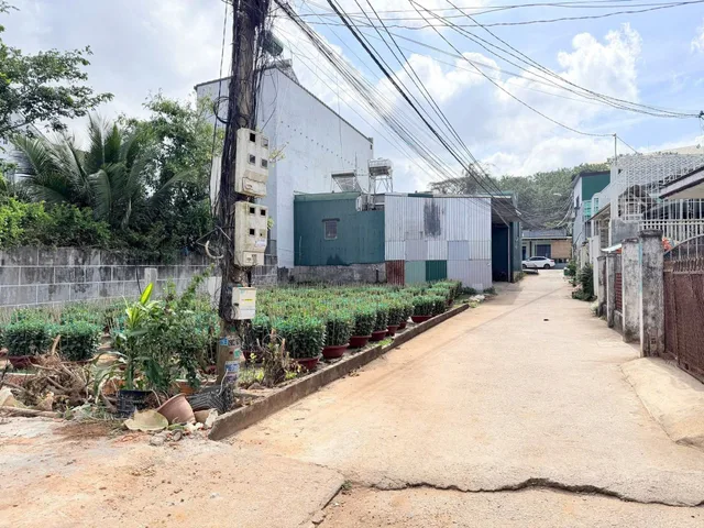 ĐẤT HẺM 22 LƯƠNG THẾ VINH - NGÃ SÁU 1KM
HẺM THÔNG Ô TÔ 4M - SỔ SẴN CÔNG CHỨNG
