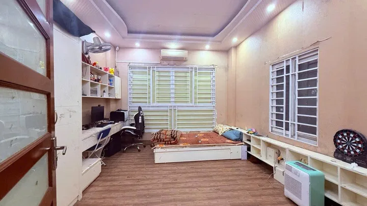 CHỈ 7.6 TỶ –PHẠM VĂN ĐỒNG – 10M NGÕ KINH DOANH – 31.5Mx5T – HÀNG XÓM BỘ CÔNG AN