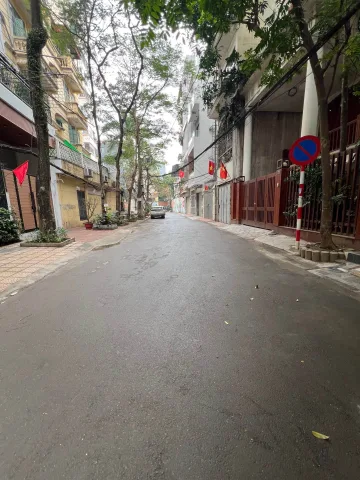 🔥 Quá Hiếm! Nhà Đẹp Hoàng Cầu, Ôtô Vào Nhà, Ba Bước Ra Vành Đai 1, DT 63m2, MT 5m