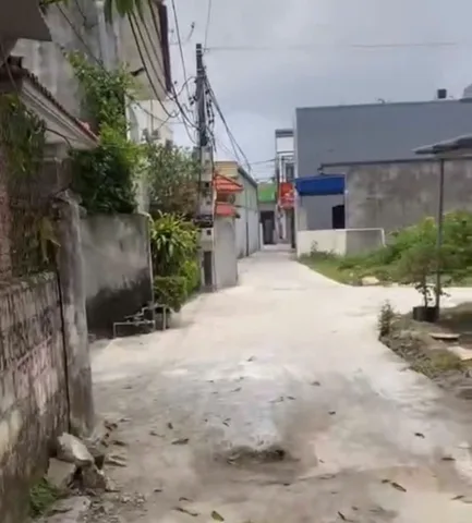 Bán 62.7 m Lâm Động ngõ ô tô 7 chỗ . Cách đường quy hoạch 36 m: 70 m. L/h;076.231.9990 e Thúy