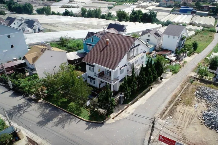 BÁN VILLA ĐẸP HAI MẶT TIỀN ĐƯỜNG VẠN HẠNH, MAI XUÂN THƯỞNG, PHƯỜNG LÂM VIÊN, ĐÀ LẠT. DT: 369 M2 , GIÁ: 26 TỶ. LH: 0908748495 OR 0967668495