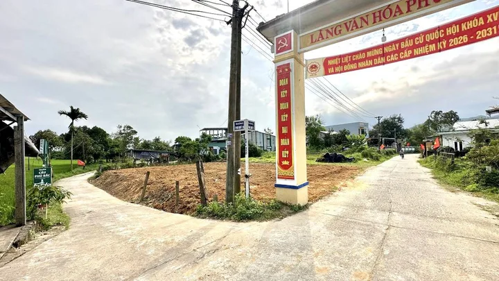 Bán 3 lô liền kề nằm ngay trục chính Phú Quý, ra thẳng lộ chỉ 300m