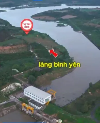 100m mặt bám view Sông, ngay Làng Bình Yên, thủy Điện Hòa Phú, Cách QL.14 khoảng 5km  khuôn viên 1Ha. GIÁ CHỈ 3,1 tỷ