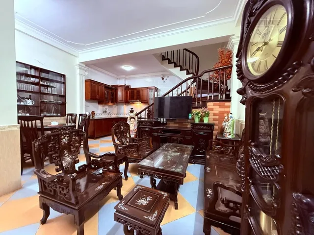 Bán nhà tặng full nội thất chỉ việc dọn vào ở Ngọc Khánh Ba Đình Hà Nội đồ gỗ xịn