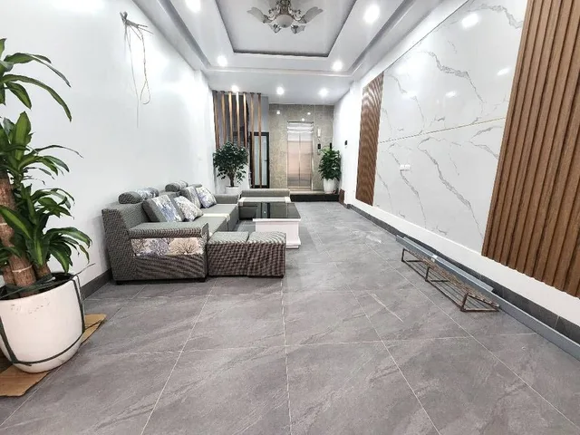 Xuân Thuỷ- Trần Thái Tông 43m2, thang máy, oto, sát mặt phố nhú 15 tỷ