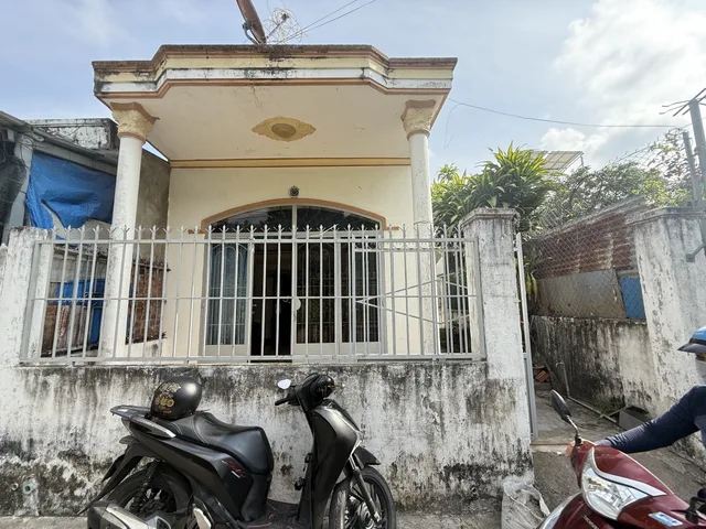 🏠 Nhà 85m² – ngang 6m – sổ hoàn công
📍 Phường Nam Nha Trang (Phước Đồng cũ)

👉 Gần chợ, trường, cạnh dự án SunGroup & Làng Đại học
🛣️ Đường 3m – hướng Tây Nam
📜 Sổ hồng riêng – sang tên ngay

💰 Giá: 3,5 tỷ

✔ Ở ngay – khu dân cư ổn định
✔ Giữ ti