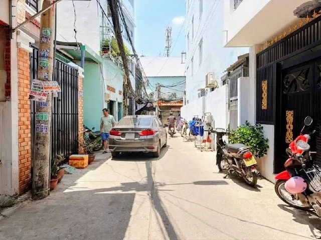 NHÀ CŨ TIỆN XÂY MỚI, HẺM Ô TÔ VI VU, KẾ KCX TÂN THUẬN, CHỈ NHỈNH 5TY