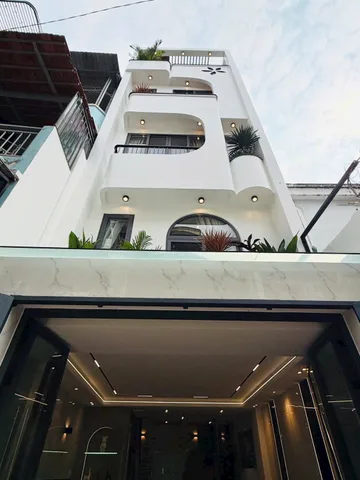 Căn nhà cần bán gấp. Đào Duy Từ, phường 3, quận 10. Diện tích 85m2. Giá 3 tỷ 750. Hợp đồng thuê còn 3 tháng. Hẻm xe hơi 6m. Sổ hồng riêng chính chủ