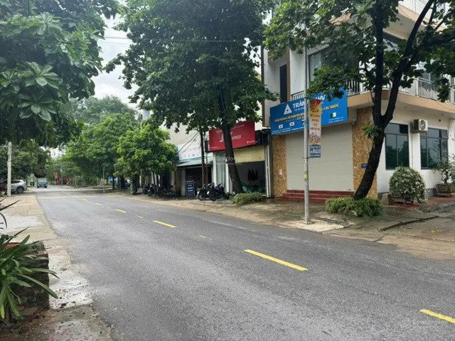 BÁN ĐẤT PHƯỜNG TÙNG THIỆN, TRỤC CHÍNH KINH DOANH, Ô TÔ TRÁNH VỈA HÈ, SÁT 2 TRƯỜNG ĐH LỚN