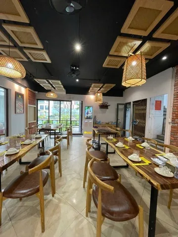 Bán Nhà Mặt Phố Trần Kim Xuyến. Cầu Giấy. Ô Tô. Vỉa Hè. DT 153m2. MT 8.7m. Giá 115 Tỷ.