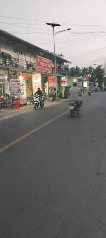 Mặt tiền gần khu công nghiệp giao long đường nhựa khu kinh doanh mua bán.