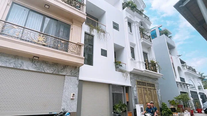 Chỉ 6 tỉ nhỉnh có n.hà mới full nội thất DT: 60m2 ngang lớn 5 x dài 12 Bình Tân
