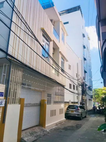 NHÀ TRUNG TÂM NHA TRANG – GÓC 2 MẶT TIỀN – OTO TỚI NHÀ Nhà 3 tầng ngay lõi trung tâm, cách biển chỉ ~900m