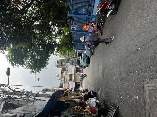 Xe hơi đỗ cửa  - phường Bảy Hiền - Tân Bình