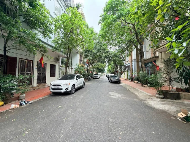 GẦN HỒ CẬN PHỐ TRUNG TÂM BỒ ĐỀ 80M2, MT 10M, VỈA HÈ, Ô TÔ TRÁNH - NHỈNH 2X TỶ