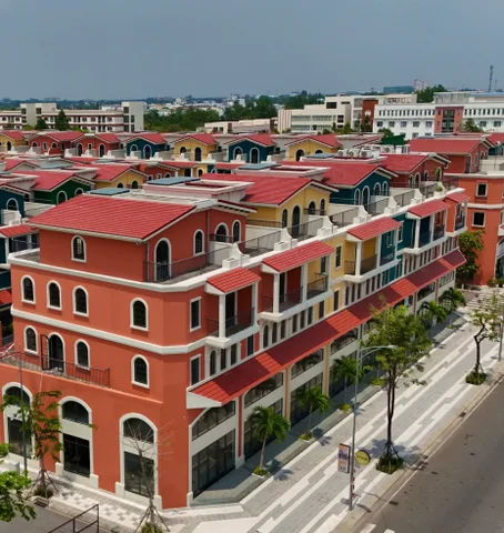 Bán căn Shophouse 4 tầng, đối diện Đại học xây dựng Vĩnh Long, 120m2, thuận tiện kinh doanh