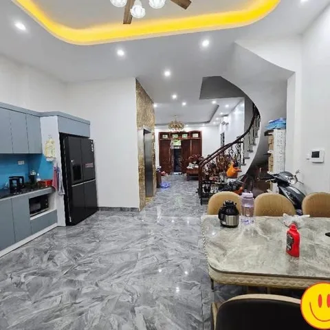 Gần Công Viên Cầu Giấy sổ gần 99m2, thang máy, Gara oto, 29 tỷ hơn