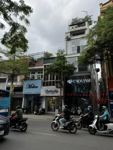 BÁN TÒA NHÀ MẶT PHỐ KHÂM THIÊM. ĐỐNG ĐA. 110M2 - 7 TẦNG. THANG MÁY.