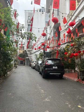 Bán đất tặng nhà, lâm Du - Bồ Đề, 2 mặt trước sau vỉa hè ô tô tránh, đỗ ngày đêm.