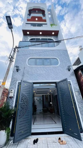 Bán nhà Quận 5. Đ Phan Văn Trị, P8, Quận 5. DT 90m2 (5x18). Hẻm xe hơi 8m. Kết cấu nhà 3lầu 4PN 5WC. Giá 4 tỷ 3. Hợp đồng thuê còn 6 tháng ( 29tr/tháng). Sổ Hồng Riêng Chính Chủ
