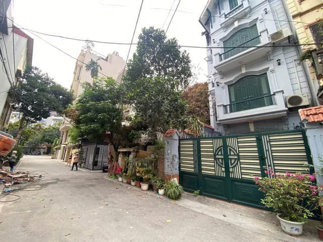 Bán nhà Hoàng Như Tiếp - Lâm Hạ 90m² full thổ cư ngang 5.6m giá 33.5 tỷ tại Đường Lâm Hạ Phường Bồ Đề (MUA/BÁN BĐS nhắn tin Zalo 0862299066)