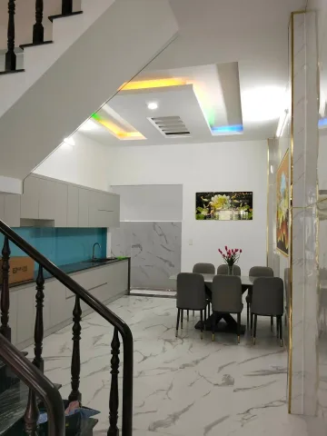 Bán nhà Tô Ngọc Vân Quận 12, 4x18m, 3 tầng, 4PN, full nội thất, giá 6.2 tỷ