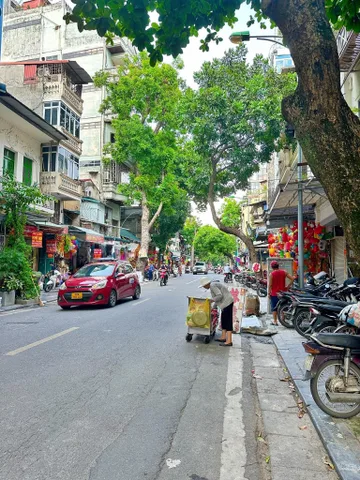 nhà mặt phố Hoàn Kiếm, 72m, MT 4.8m, sát khu đi bộ, cách hồ Gươm 400m