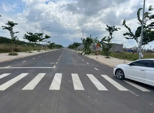 Bán đất lô góc 2 mặt tiền, sổ riêng thổ cư, giá mềm đầu tư