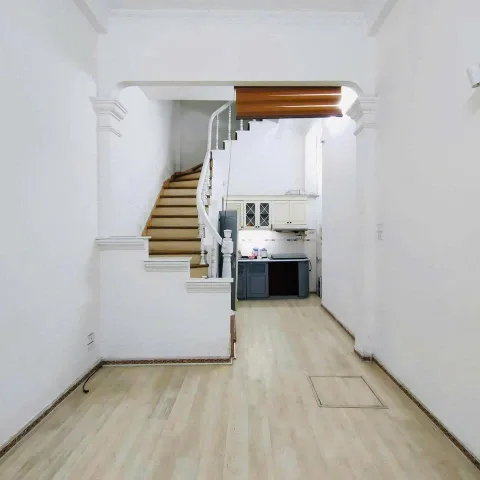 Cho thuê nhà nguyên căn Ngõ 343 Đội Cấn, Ba Đình.
 Diện tích: 30m² x 4 tầng-12tr/1tháng